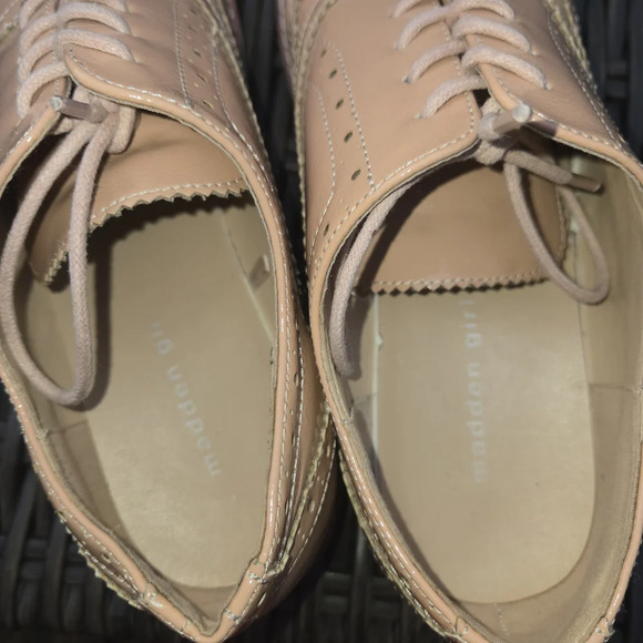 Madden Girl G-Ritz Nude Pink Oxford Laced Shoe Size 9.5 Patent Preppy EUC - Picture 5 of 7